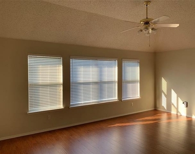 3633 Kimble Drive - Photo Thumbnail 10
