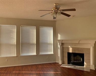 3633 Kimble Drive - Photo Thumbnail 2