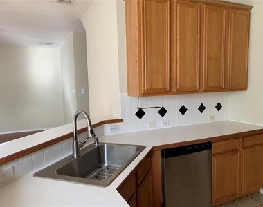 3633 Kimble Drive - Photo Thumbnail 6
