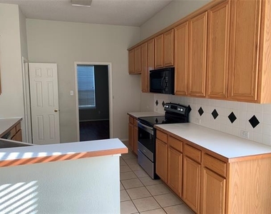 3633 Kimble Drive - Photo Thumbnail 5