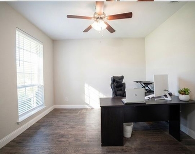 2609 Hammock Lake Drive - Photo Thumbnail 11