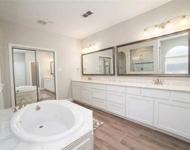 2609 Hammock Lake Drive - Photo Thumbnail 18