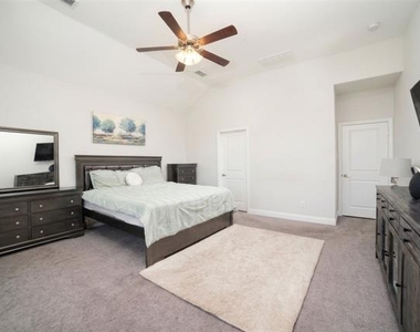 2609 Hammock Lake Drive - Photo Thumbnail 17