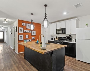 1602 Westfall Drive - Photo Thumbnail 2
