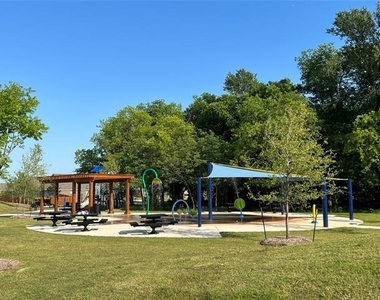 1602 Westfall Drive - Photo Thumbnail 20