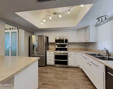 11823 N 49th Drive - Photo Thumbnail 1