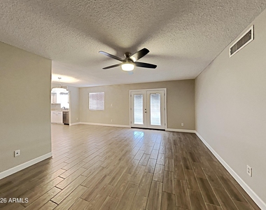 11823 N 49th Drive - Photo Thumbnail 4