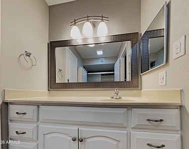 11823 N 49th Drive - Photo Thumbnail 12