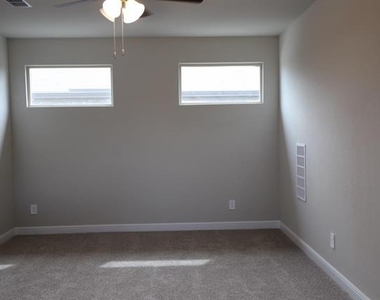 15529 Leaside Drive - Photo Thumbnail 15