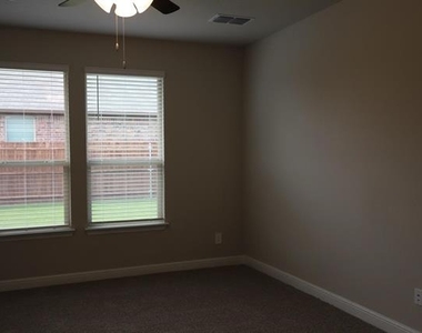 15529 Leaside Drive - Photo Thumbnail 14