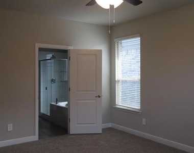 15529 Leaside Drive - Photo Thumbnail 8