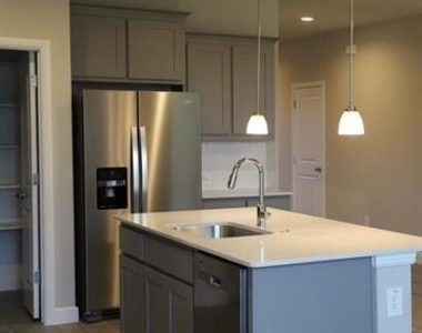 15529 Leaside Drive - Photo Thumbnail 5