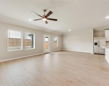 704 Summerberry Drive - Photo Thumbnail 3