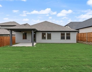 704 Summerberry Drive - Photo Thumbnail 18