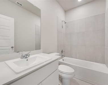704 Summerberry Drive - Photo Thumbnail 14