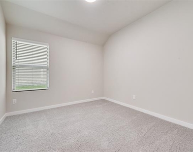 704 Summerberry Drive - Photo Thumbnail 13