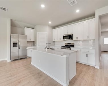 704 Summerberry Drive - Photo Thumbnail 5
