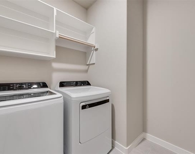 704 Summerberry Drive - Photo Thumbnail 12