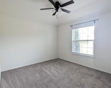 1740 Alamandine Avenue - Photo Thumbnail 15