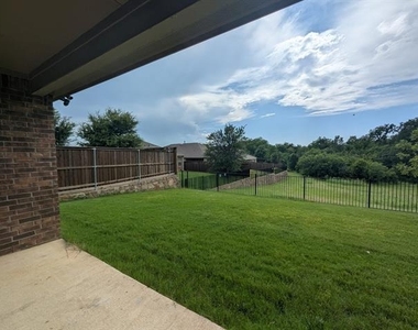 1740 Alamandine Avenue - Photo Thumbnail 21