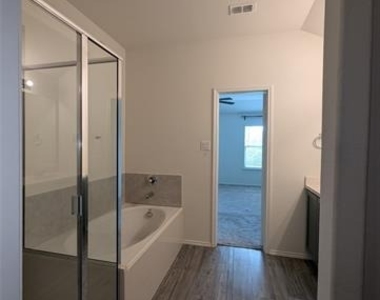 1740 Alamandine Avenue - Photo Thumbnail 11