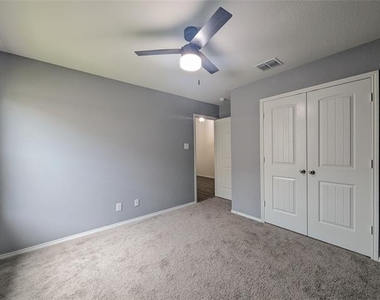 1740 Alamandine Avenue - Photo Thumbnail 17