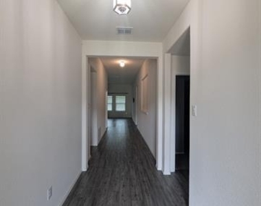 1740 Alamandine Avenue - Photo Thumbnail 2