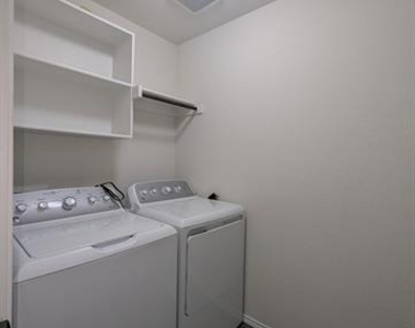 1740 Alamandine Avenue - Photo Thumbnail 20