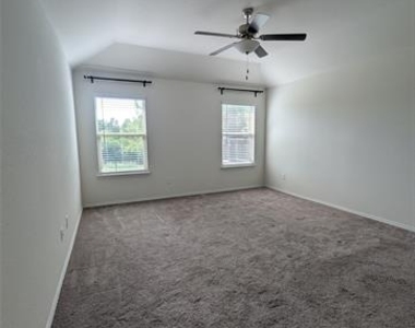 1740 Alamandine Avenue - Photo Thumbnail 8