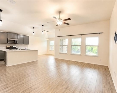 1740 Alamandine Avenue - Photo Thumbnail 3