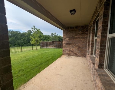 1740 Alamandine Avenue - Photo Thumbnail 22