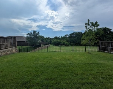 1740 Alamandine Avenue - Photo Thumbnail 23