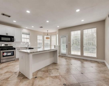 3009 Larkspur Court - Photo Thumbnail 7