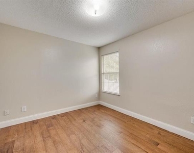 3009 Larkspur Court - Photo Thumbnail 18