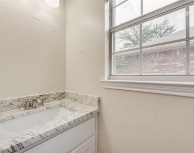 3009 Larkspur Court - Photo Thumbnail 11