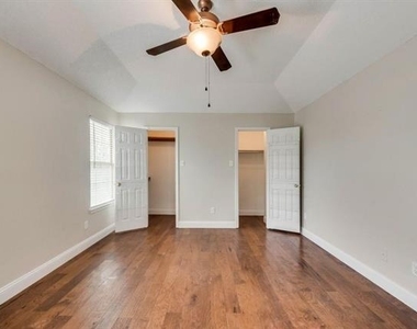 3009 Larkspur Court - Photo Thumbnail 14
