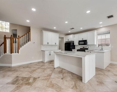 3009 Larkspur Court - Photo Thumbnail 4