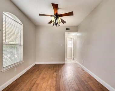 3009 Larkspur Court - Photo Thumbnail 9