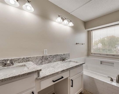 3009 Larkspur Court - Photo Thumbnail 16