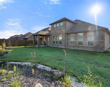 7224 Fallen Crest Lane - Photo Thumbnail 6