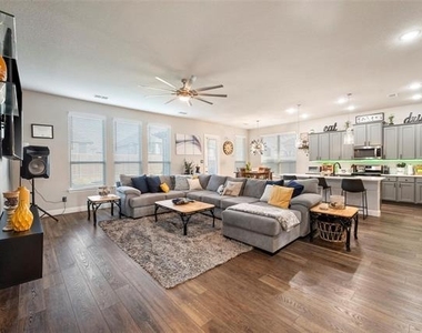 7224 Fallen Crest Lane - Photo Thumbnail 4