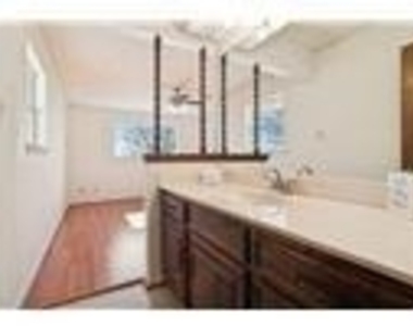 941 Maple Street - Photo Thumbnail 17