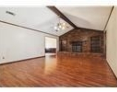941 Maple Street - Photo Thumbnail 7