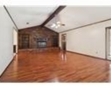 941 Maple Street - Photo Thumbnail 6
