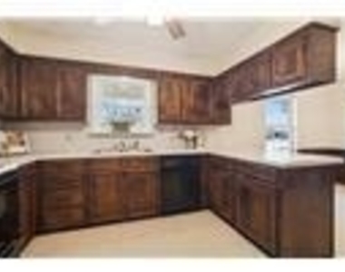 941 Maple Street - Photo Thumbnail 13
