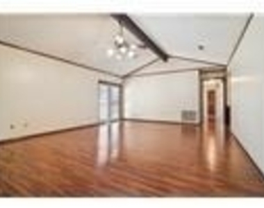 941 Maple Street - Photo Thumbnail 9