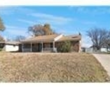 941 Maple Street - Photo Thumbnail 2