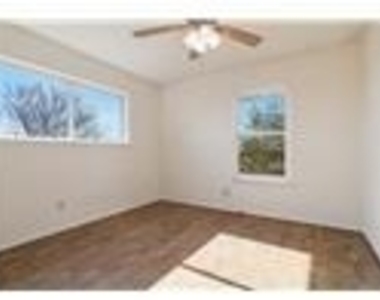 941 Maple Street - Photo Thumbnail 24