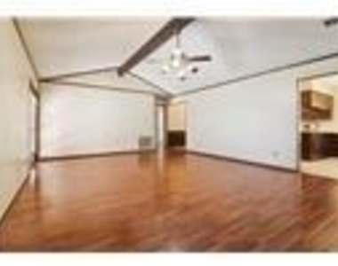 941 Maple Street - Photo Thumbnail 8