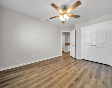 2817 Bellflower Drive - Photo Thumbnail 12